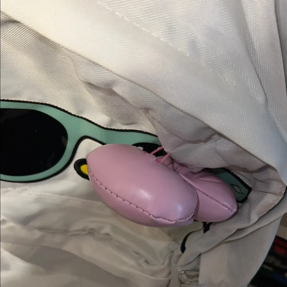 Hello Kitty Pink and White Bag with Cute Cartoon Design - Picture 3 of 4